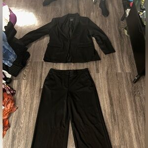 Vera Wang Elegant Black Pantsuit